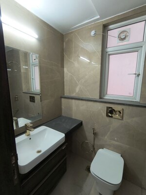 Furnished Amenities in 3 BHK Builder Floor at Smart World Orchard, Sector 61 – for Rent