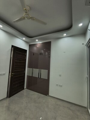 Furnished Amenities in 3 BHK Builder Floor at Smart World Orchard, Sector 61 – for Rent