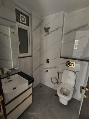Bathroom in 3 BHK Builder Floor at Smart World Orchard, Sector 61 – for Rent