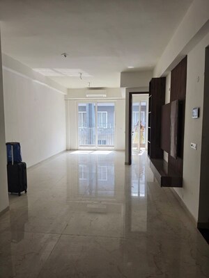 Building Lobby in 3 BHK Builder Floor at Smart World Orchard, Sector 61 – for Rent