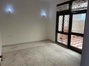 Room in 2 BHK Apartment at DLF The Princeton Estate, Dlf Phase V – for Rent