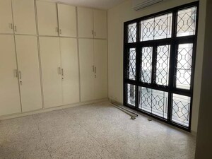 Room in 2 BHK Apartment at DLF The Princeton Estate, Dlf Phase V – for Rent