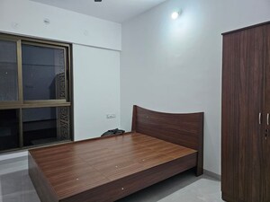 Room in 2 BHK Apartment at Oxy Beaumonde, Viman Nagar – for Rent