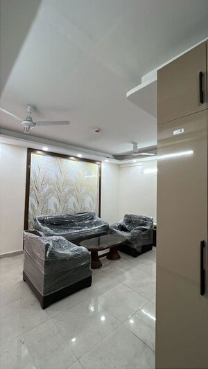 Team Area in 2 BHK Apartment at Signature Global Prime, Sector 63a – for Rent