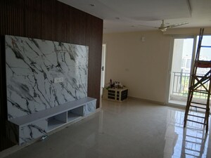 Room in 2 BHK Apartment at Signature Global Prime, Sector 63a – for Rent