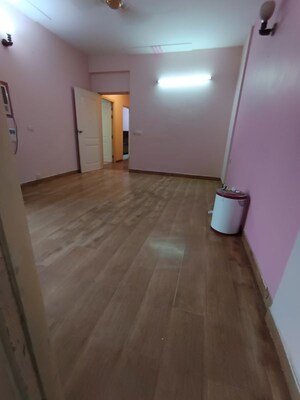 Room in 3 BHK Apartment at Umang Summer Palms, Sector 86 – for Rent