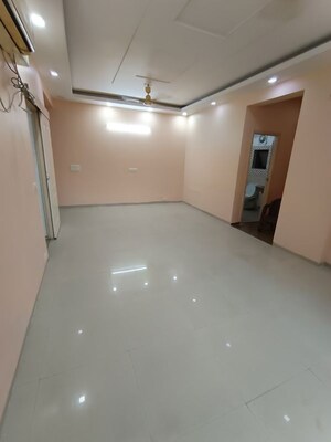 Room in 3 BHK Apartment at Umang Summer Palms, Sector 86 – for Rent