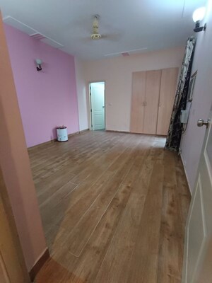 Room in 3 BHK Apartment at Umang Summer Palms, Sector 86 – for Rent