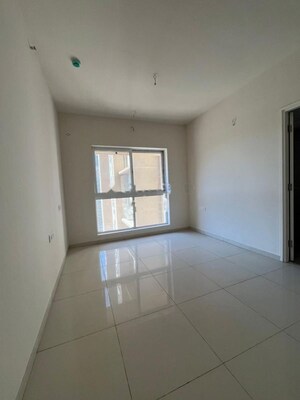 Room in 3 BHK Apartment at Godrej Green Vistas, Mahalunge – for Rent