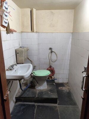 Bathroom in 2 BHK Independent House at Firayalal – for Rent