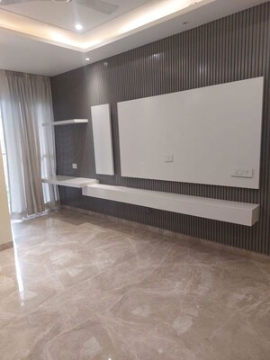 Room in 3 BHK Builder Floor at Sector 23 – for Rent