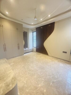Room in 3 BHK Builder Floor at Sector 22 – for Rent