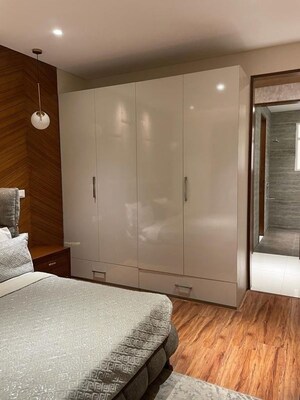 Room in 3 BHK Apartment at Sector 20 – for Sale