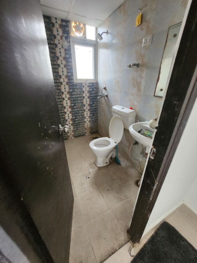 Bathroom, signature-the-serenas 2 Bedroom 583 Sq.Ft. Apartment In Sohna Sector 36 Gurgaon 10692024