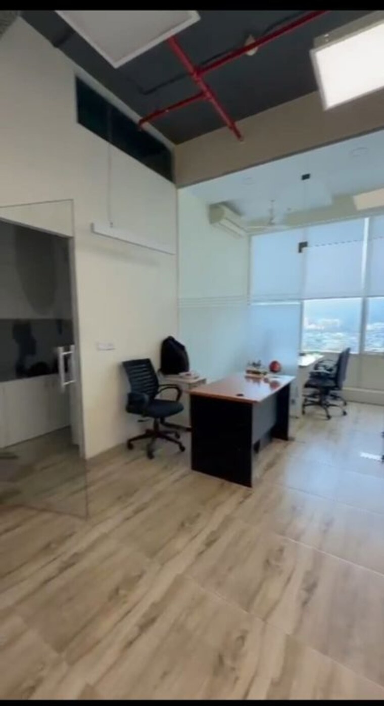 Team Area, squarefeet-centrum Commercial Office Space 500 Sq.Ft. In Wagle Industrial Estate Thane 10692032