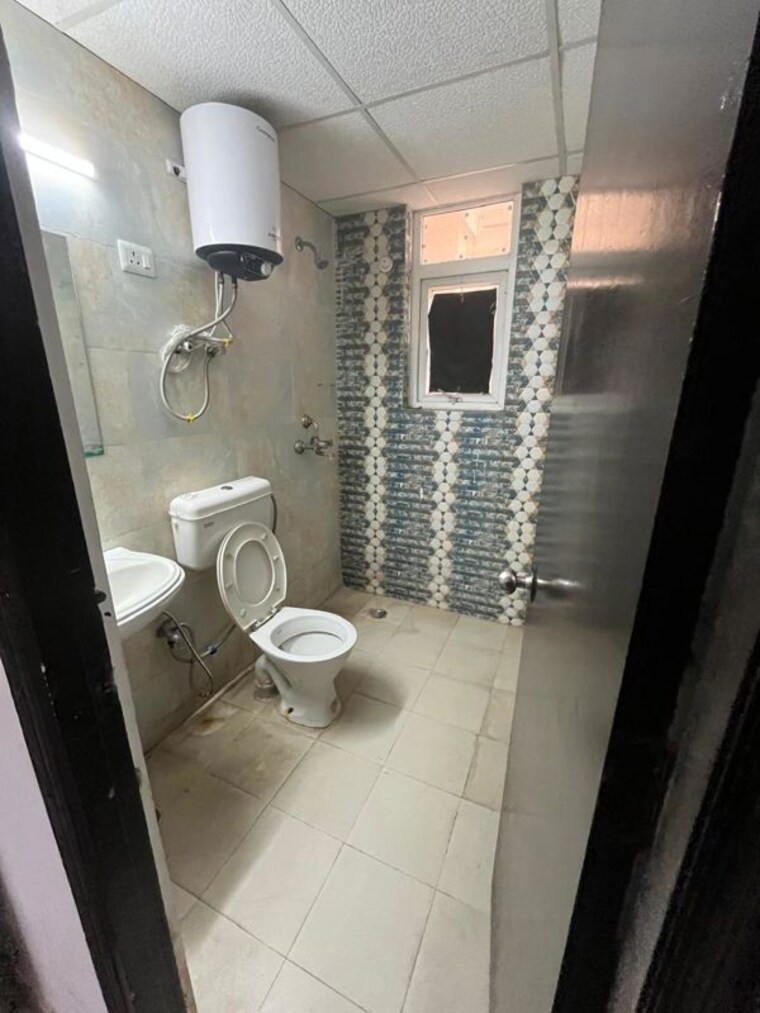 Bathroom, signature-the-serenas 2 Bedroom 583 Sq.Ft. Apartment In Sohna Sector 36 Gurgaon 10692055