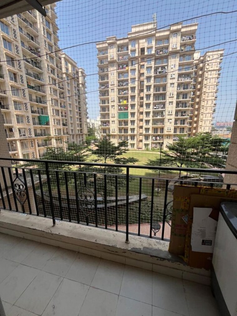 Balcony, signature-the-serenas 2 Bedroom 583 Sq.Ft. Apartment In Sohna Sector 36 Gurgaon 10692055