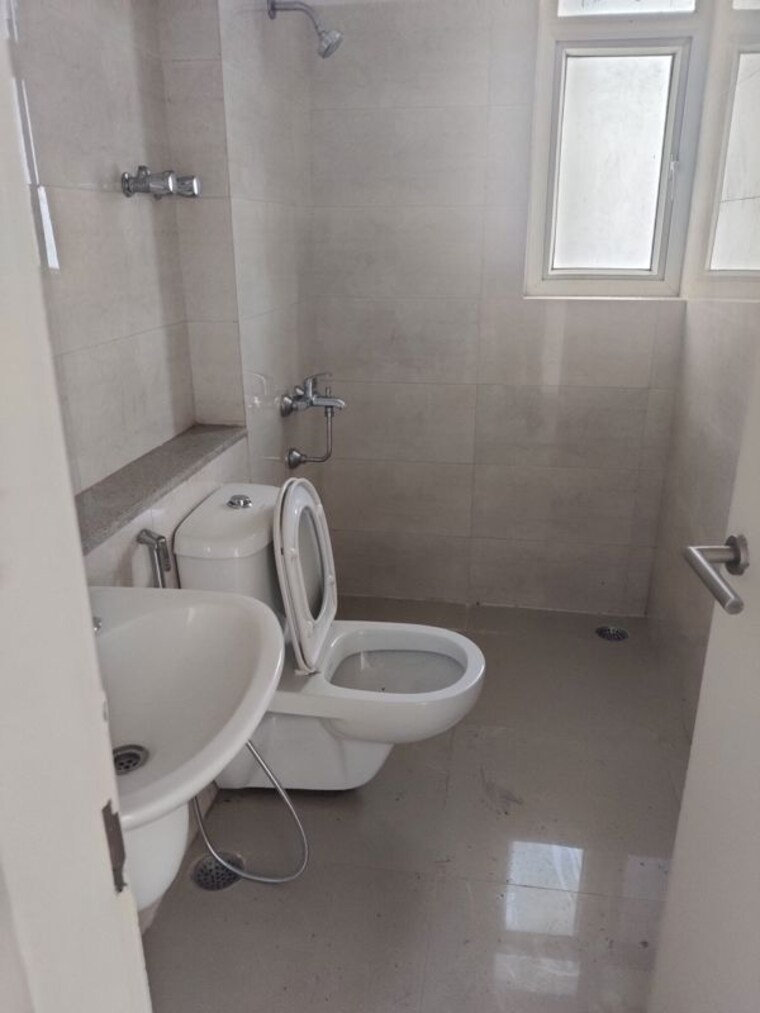 Bathroom, indiabulls-centrum-park 4 Bedroom 2875 Sq.Ft. Apartment In Sector 103 Gurgaon 10692040
