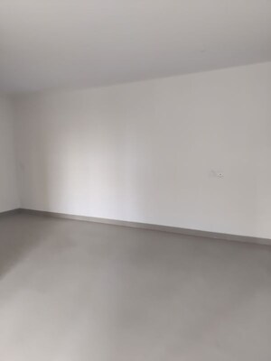 Room in 4 BHK Apartment at Indiabulls Centrum Park, Sector 103 – for Rent