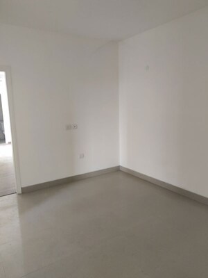 Room in 4 BHK Apartment at Indiabulls Centrum Park, Sector 103 – for Rent