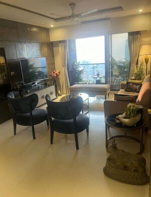 Room in 3 BHK Apartment at Rustomjee Elita, Andheri West – for Sale
