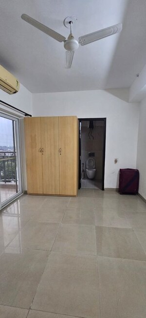 Furnished Amenities in 3.5 BHK Apartment at Spaze Privy, Sector 72 – for Sale