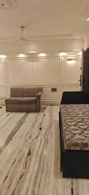Room in 2 BHK Apartment at Mumbai Central Suburbs – for Rent