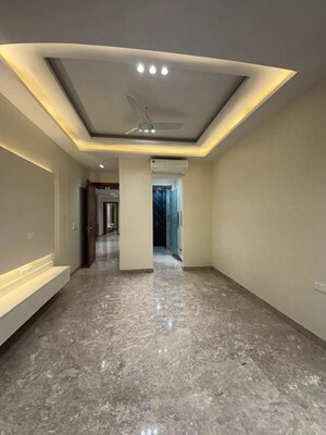 Room in 4 BHK Penthouse at South Extension ii – for Rent