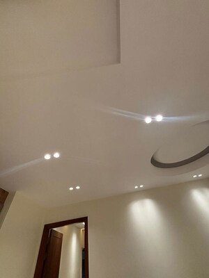 Furnished Amenities in 4 BHK Penthouse at South Extension ii – for Rent