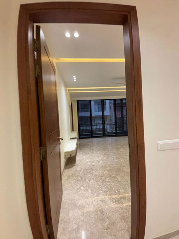 Balcony, south extension ii 4 Bedroom 5500 Sq.Ft. Penthouse In South Extension ii Delhi 10692114