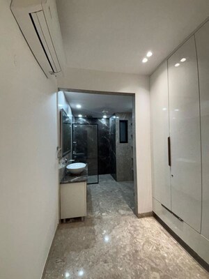 Room in 4 BHK Penthouse at South Extension ii – for Rent