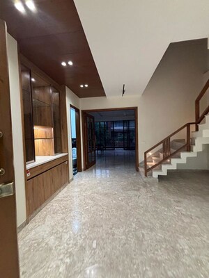 Room in 4 BHK Penthouse at South Extension ii – for Rent