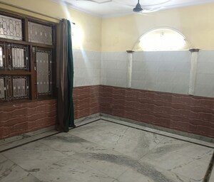 Room in 1 BHK Builder Floor at Mukherjee Nagar – for Rent