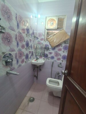 Parking in 3 BHK Builder Floor at Malviya Nagar – for Rent