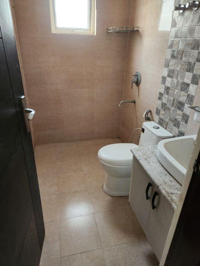 Bathroom, signature-global-park-4-and-5 3 Bedroom 1121 Sq.Ft. Builder Floor In Sohna Sector 36 Gurgaon 10692099