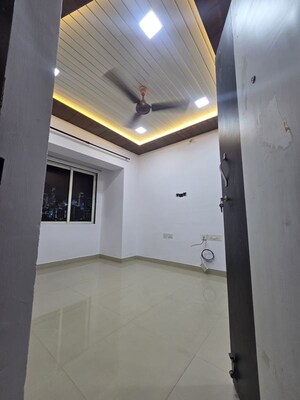 Room in 1 BHK Apartment at Malad East – for Rent