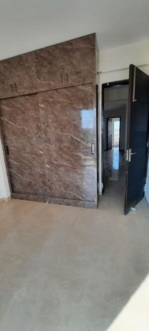 Room in 3 BHK Builder Floor at Signature Global Park 4 and 5, Sohna Sector 36 – for Rent