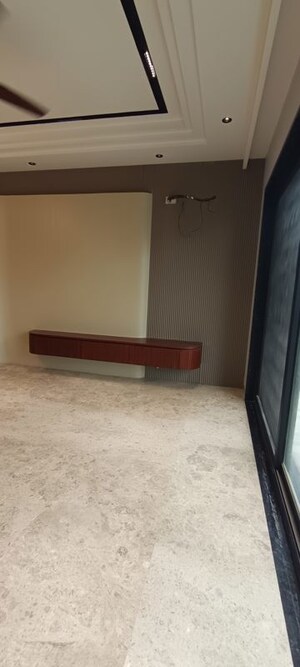 Room in 4 BHK Builder Floor at Parklands, Sector 85 – for Sale