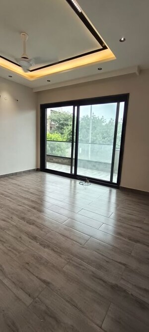Room in 4 BHK Builder Floor at Parklands, Sector 85 – for Sale