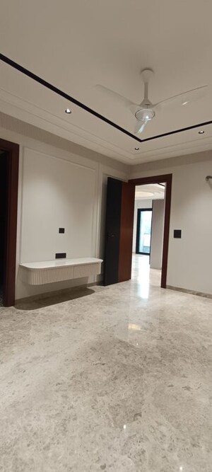 Room in 4 BHK Builder Floor at Parklands, Sector 85 – for Sale