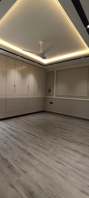 Room in 4 BHK Builder Floor at Parklands, Sector 85 – for Sale