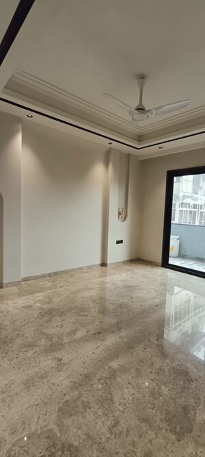 Room in 4 BHK Builder Floor at Parklands, Sector 85 – for Sale