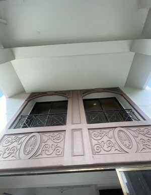 Furnished Amenities in 3 BHK Apartment at Bandra West – for Rent