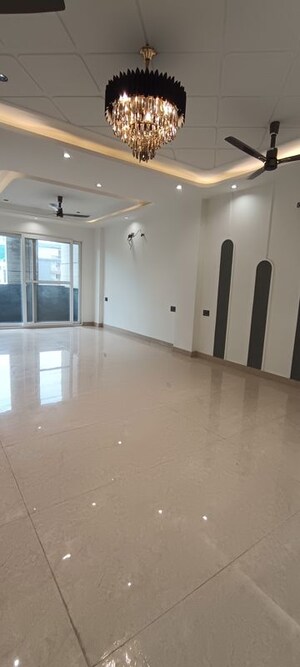 Room in 4 BHK Builder Floor at Parklands, Sector 85 – for Sale