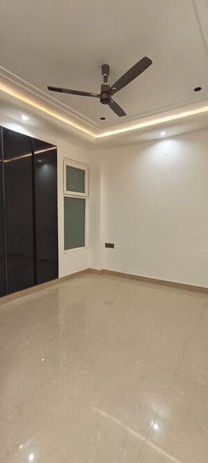 Room in 4 BHK Builder Floor at Parklands, Sector 85 – for Sale