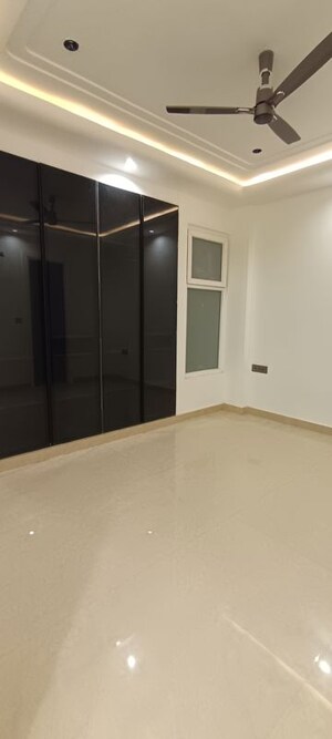 Room in 4 BHK Builder Floor at Parklands, Sector 85 – for Sale