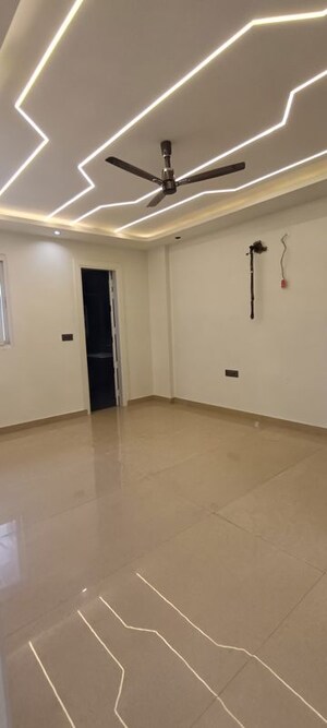 Room in 4 BHK Builder Floor at Parklands, Sector 85 – for Sale