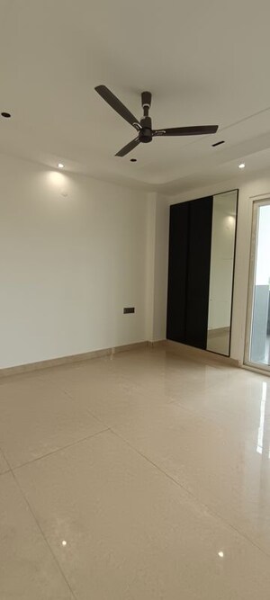 Room in 4 BHK Builder Floor at Parklands, Sector 85 – for Sale