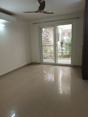 Room in 3.5 BHK Apartment at Emaar Emerald Floors Premier, Sector 65 – for Rent