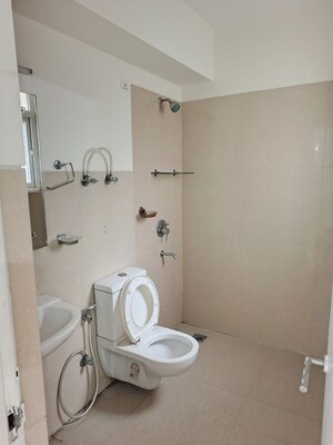 Bathroom in 3.5 BHK Apartment at Emaar Emerald Floors Premier, Sector 65 – for Rent